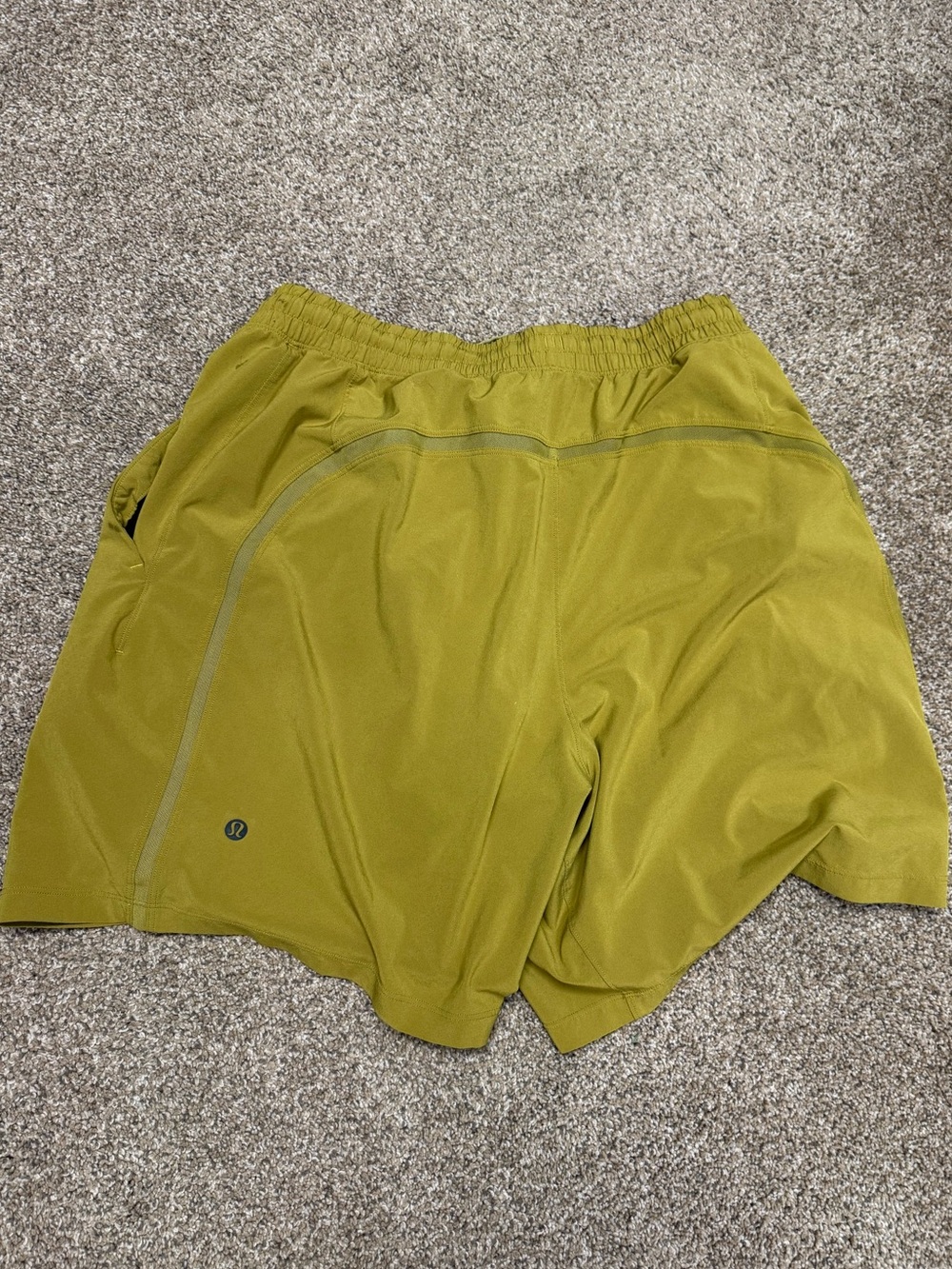 Men’s medium lululemon athletic short